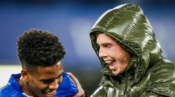 لم يتمالك دموعه.. فرحة صديقه تضاعف أحزان بالمر بعد موقعة ليفربول 1